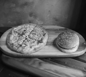 Veg Burgers With Cheese & Corn Pizza small Size 7"