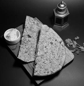 Aloo Paratha With Plain Curd & Pickle