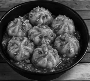 Veg schezwan  momos