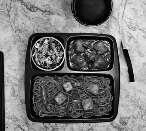 Paneer schezwan   noodles    +   chilli paneer