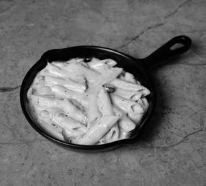 White Sos Pasta