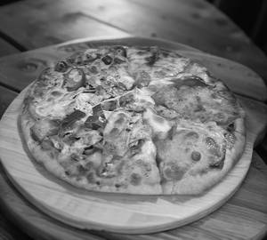 Margherita & Egg Pizza 9 Inches