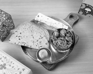Seyal Paneer With 2 Chapati