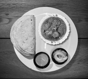 Chicken Curry (2 peace) &3 Roti
