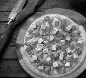 Veg paneer pizza