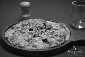 Veg Deluxe Pizza