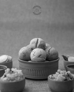 Litti & Kachori Party(veg)bucket(12 Pcs) With Chutney