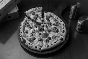 Peppy Paneer Pizza