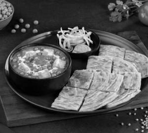 Matar Paneer With Paratha 2 Pcs