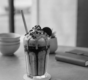 Oreo peanut shake