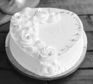 Vanilla heart cake