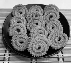 Spl Moong Daal Chakli ( 250 Grams )