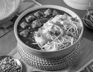 Black Pepper Chicken Noodles Bowl