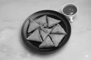 Chicken Samosa [17 Pieces]