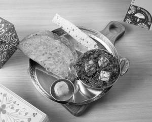Palak Paneer With 2 Chero Phulka
