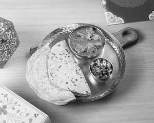 Sindhi Chicken With 2 Chapatis