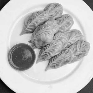 Paneer Tikka Kung Pao Momos (5 Pcs)