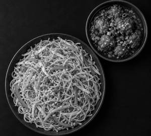 Chilli garlic noodles with chicken manchurian