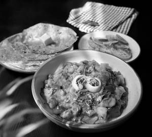 Roti With Aloo Capsicum Sabzi