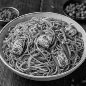 Veg Paneer Hakka Noodles