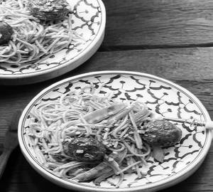 Noodles + Gravy Manchurian 6 Pcs