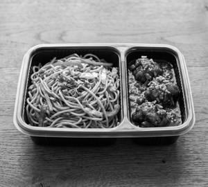 Veg Noodles With Chicken Manchurian 3 Pcs