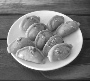 Gujiya [per kg]