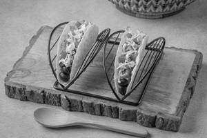 Hard Shell Tacos (2pcs)