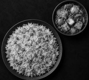 Burnt garlic rice with hot chilli paneer