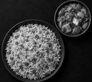 Burnt garlic rice with chilli paneer
