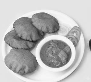 Shahi Paneer With 4 Vrat Ki Poori