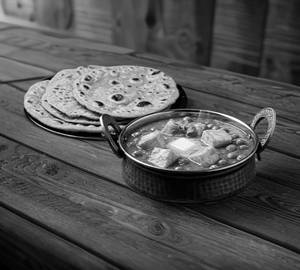 Matar Paneer (Half) With 4 Tawa Roti