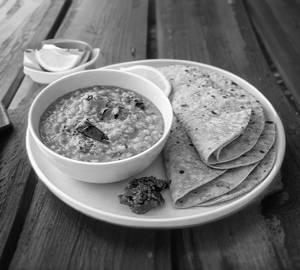 Chana Dal Tadka With Tawa Roti
