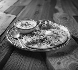 Paneer Paratha And Dahi Combo