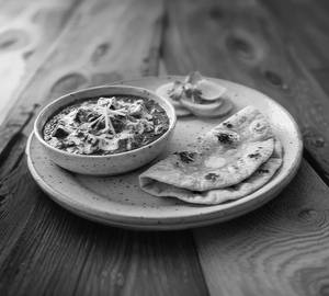 Palak Paneer With Butter 2 Tawa Roti