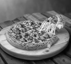 Chicken Tikka Cheese Burst Pizza - Medium