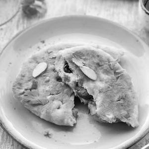 Stuffed Naan Kashmiri