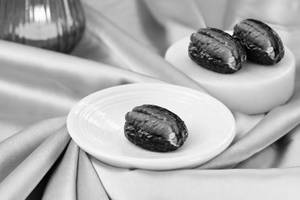 Dates with Pecan Nut
