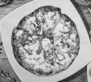 Onion capsicum tomato pizza