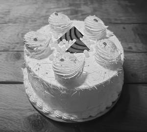 White Forest Eggless Cake [ 500 Grams]