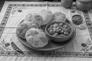 Poori With Gobhi Aloo Sabzi