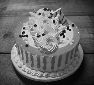 Eggless Strawberry Cake [ 500 Grams]