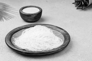 Idiyappam (3 Pcs) With Coconut Milk