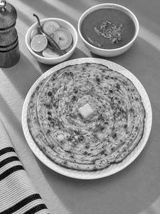 Missi Roti Pyaz Wali [1 Piece]