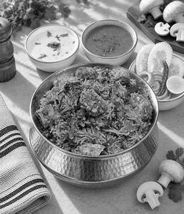 Mushroom Dum Biryani [Serves 1]