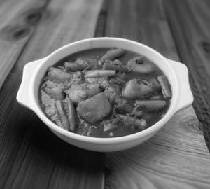Potala alu masala [half plate]