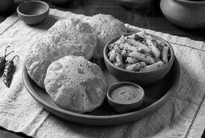 Poori With Aloo Bhujia