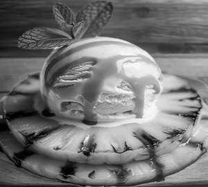 Grilled Pineapple With Vanilla Ice Cream