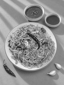 Chilly Garlic Noodles [Serves 1-2]