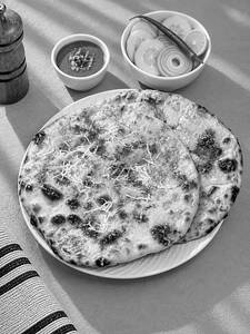 Stuffed Butter Naan [1 Piece]